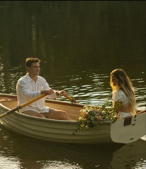 Boat Photoshoot, Cypress Gardens, Oahu Photographers, Engagement Inspo, Batumi, Couples Vibe, Row Boat, Photo Couple, Pre Wedding Photoshoot