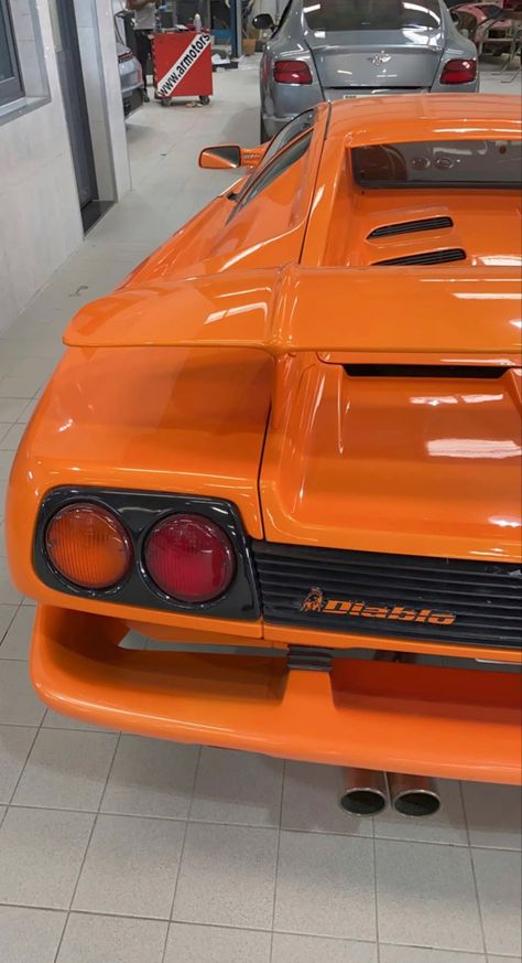 Old fashion car luxury car for sports Orange Lamborghini Aesthetic, Orange Ferrari, Orange Cars, Aesthetic Sport, Simply Orange, Channel Orange, Aesthetic Orange, Orange Moon, Orange Car