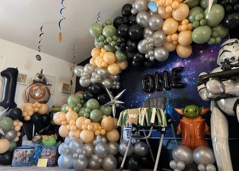 Star Wars Balloons, Star Wars Themed Birthday Party, Balloon Garland, Birthday Party Themes, 1st Birthday, Balloons, Star Wars, Birthday Party, Stars