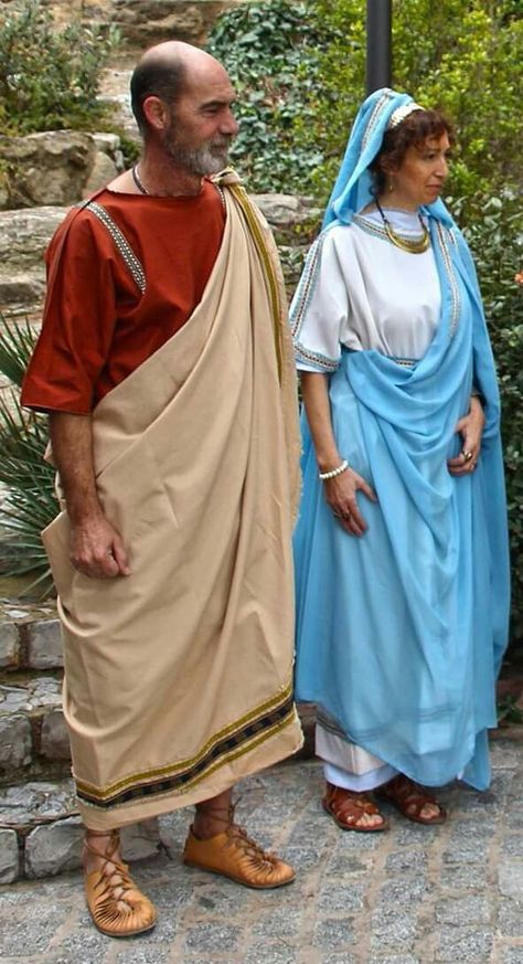 Ancient Greek Reenactment, Julius Caesar Costume, Greek Chiton, Rome Costume, Ancient Roman Clothing, Roman Clothing, Biblical Clothing, Ancient Greek Clothing, Greek Party