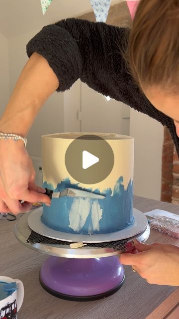 American Football Cake Ideas, Simple Blue Cake For Men, Elegant Cake Designs For Men, Masculine Cake Design, Cakes For Men Unique, Simple Blue Birthday Cake, Wedding Cake Ideas Blue, Men’s 40th Birthday Cake, Northern Lights Cake