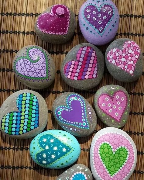 Art Pierre, Painted Rocks Craft, Painted Rocks Diy, Rock Painting Ideas Easy, Rock Painting Patterns, Rock Painting Designs, Stone Crafts, Rock Painting Art, Hand Painted Rocks