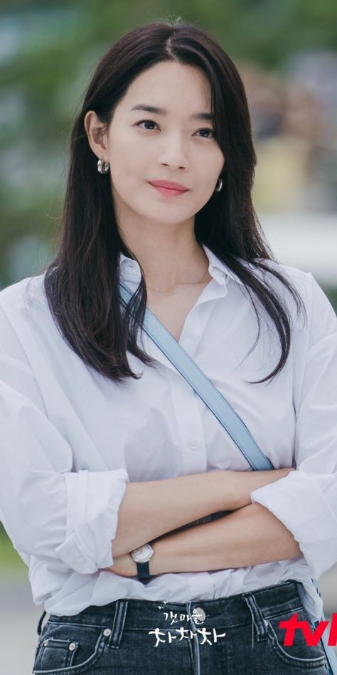 Shin Min Ah Outfit, Shin Min Ah Hometown Cha Cha Cha, Hometown Chachacha Outfit, Shin Min Ah Fashion, Shin Minah, Hometown Cha Cha, Classic Work Outfits, Hometown Cha Cha Cha, Korean Tv Shows