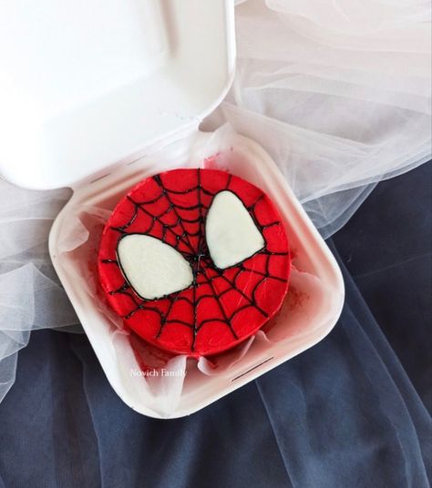 Spiderman Bento Cake, Mini Cake Spiderman, Makeup Birthday Cakes, Simple Birthday Cake Designs, Cake Designs For Boy, Professional Cake Decorating, Small Birthday Cakes, Cake For Boyfriend, Fondant Cake Designs