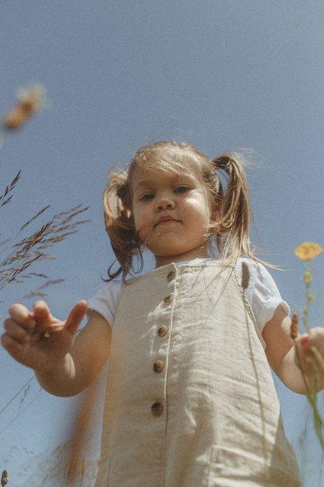 Monmouth Oregon, Albany Oregon, Oregon Portland, Adventure Family, Family Portrait Poses, Flower Photoshoot, Dreamy Photography, Film Photography 35mm, Outdoor Photoshoot