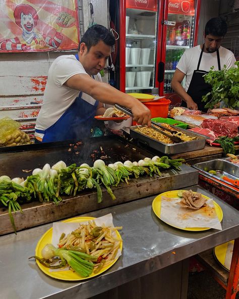 Late May reservations in Mexico City are almost sold out! Don’t miss out on a Club Tengo Hambre street food tour in one of the greatest cities in the world to eat in. #clubtengohambre #mexicocity #mexicocitytravel #mexicocityfood Mexico City Food, Mexico City Travel, Food Tour, Food Tours, Mexico City, Street Food, The World, Mexico