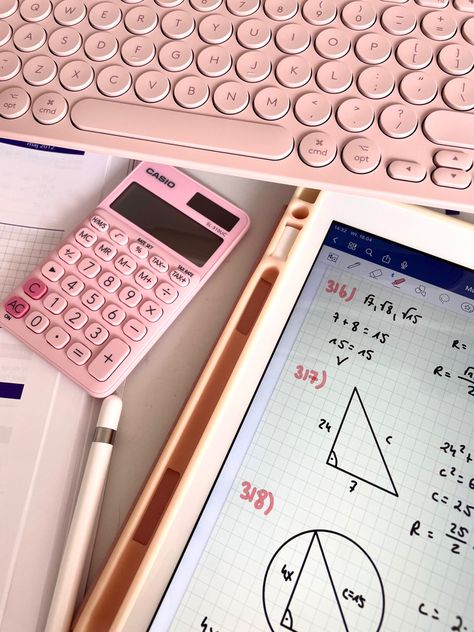 #studying #romaticizing #pink #office Light Pink School Aesthetic, Pink Nerd Aesthetic, Pink Engineer Aesthetic, Pink Math Aesthetic, Pink Science Aesthetic, Computer Lab Organization, Lady Engineer, Pink Studying, Accounting Student Aesthetic