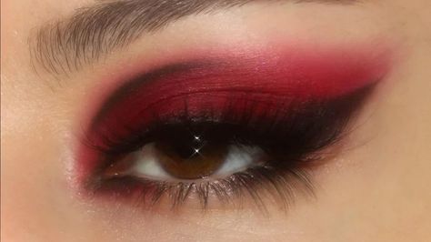 Red Eye Makeup Is Our Favorite Unconventional Beauty Trend For 2024 Black And Red Makeup, Monochromatic Makeup Looks, Red Eyeshadow Makeup, Unconventional Makeup, Red Eyeshadow Look, Red Makeup Looks, Unconventional Beauty, Monochromatic Makeup, Ideal Makeup