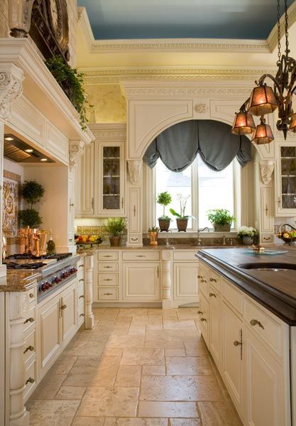 Dutch Blue Ceiling and Shades offset by Cream and Yellow. Love the molding and glass cabinets. Luxury Kitchens, Luxury Kitchen, White Cabinets, Home N Decor, Küchen Design, Design Case, Beautiful Kitchens, Country Kitchen, Interior Design Kitchen