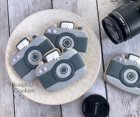 Camera Cookies, Travel Cookies, Senior Rings, Camera Cakes, Beach Cookies, Royal Iced Cookies, Sugar Cookie Royal Icing, Iced Biscuits, Cute Camera