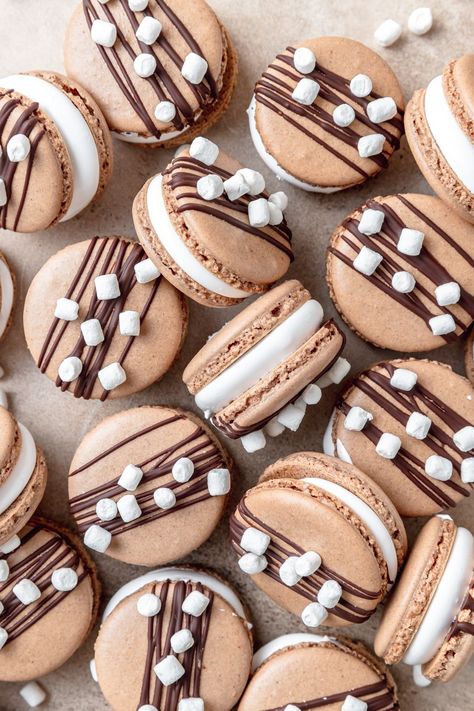 Hot Chocolate Macarons ~ Barley & Sage Pie And Tacos Macarons, Peppermint Bark Macarons, Smores Macarons Recipe, Chocolate Peppermint Macarons, Macaron Recipe Chocolate, Macaron Christmas Flavors, Fruity Pebble Macarons, Holiday Treat Boxes Ideas, Hot Chocolate Meringue Cookies