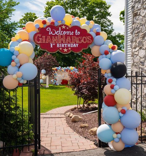 Jazzmine - The Balloon River on Instagram: “Welcome to GianMarco’s first birthday! Entrance garland ✨ • • Dumbo inspired / custom colors • • Event planner: @decorbyradelkis  Balloons:…” Dumbo First Birthday, Dumbo Baby Shower Theme, Birthday Entrance, Dumbo Birthday Party, Dumbo Birthday, Girl Shower Themes, Circus Theme Party, Carnival Party