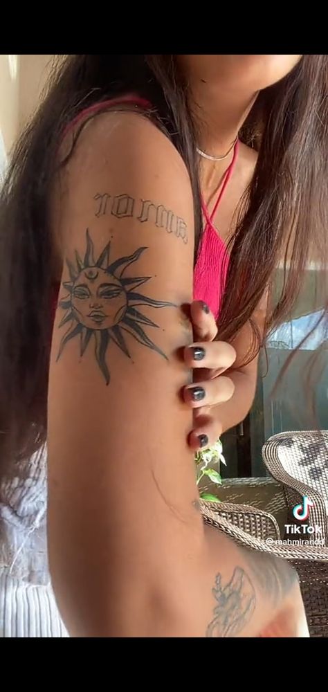 Sun Shoulder Tattoos For Women, Hippie Girl Tattoos, Hippy Tatoos Free Spirit, Indie Tattoo Ideas Hippie, Sublime Tattoo, Rasta Tattoo, Indie Tattoo, Earthy Tattoos, Lower Leg Tattoos