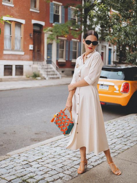 Bittersweet Colours Modest Feminine Style, Beige Shirt Dress, Bittersweet Colours, Work Dresses Outfits, Ladylike Dress, Outfit 2022, Beige Shirt, Well Dressed Women, Chic Skirts