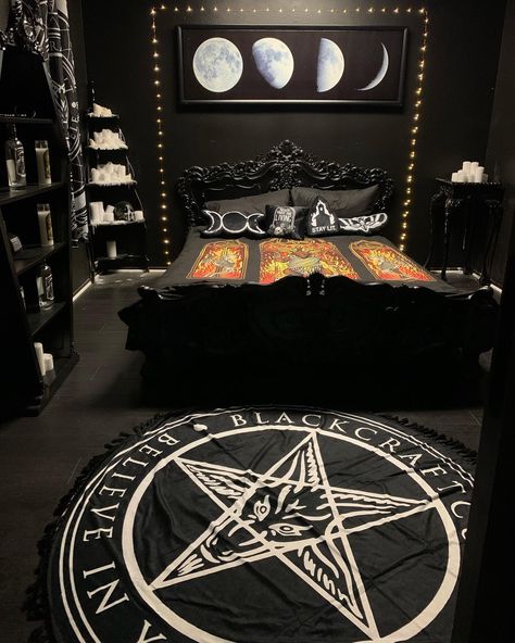 Goth Bedroom Inspirations, Goth Bedroom Wallpaper, Black Goth Bedroom Ideas, Simple Goth Bedroom Ideas, Goth Themed Bedroom, Space Aesthetic Room Ideas, Scary Bedroom Ideas, Black Rooms Aesthetic, Punk Rock Room Aesthetic