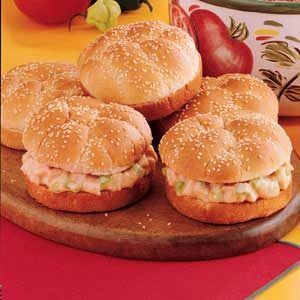 Simple Hot Turkey Sandwiches Cheesy Turkey Sandwiches, Salt Pepper Chicken, Cheesy Turkey, Hot Turkey Sandwiches, Hot Sandwich Recipes, Turkey Sandwiches Recipes, Easy Sandwich Recipes, Turkey Salad, Leftover Turkey Recipes