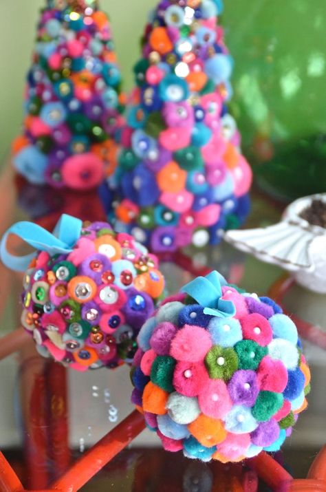 Felt And Sequin Ornaments, Pom Pom Christmas, Sequin Ornaments, Pom Pom Crafts, Christmas Decorations Ornaments, Noel Christmas, Xmas Ornaments, Xmas Crafts, Homemade Christmas