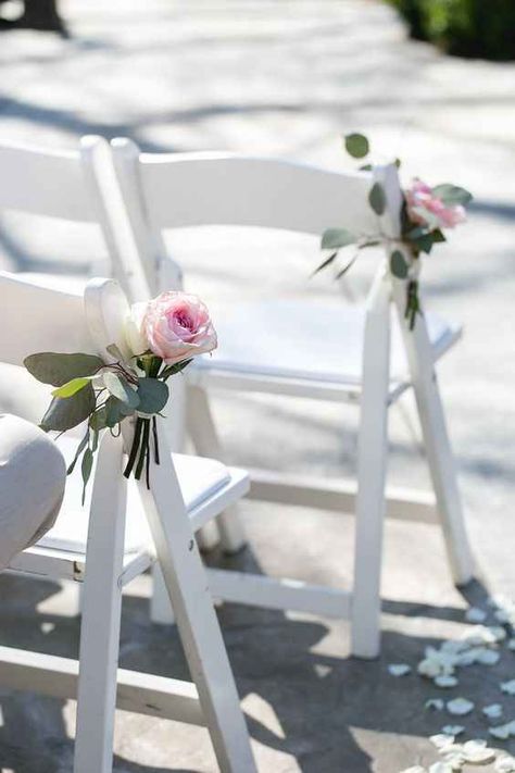 Wedding Pew Flowers, Pew Marker, Bride Entrance Songs, Airport Wedding, Rose Petal Aisle, Pew Markers, Ballroom Wedding Dresses, Pew Flowers, Summer Outdoor Wedding