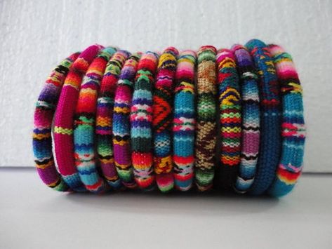 Peruvian Bracelets, Peruvian Crafts, Ap Studio Art, Ethnic Art, Bracelet Cuff, Wristbands, Silk Thread, Braided Bracelets, Cuff Bangles