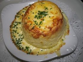 Cheese Souffle Recipe, Souffle Recipes Easy, Cheese Souffle Recipes, Starter Ideas, Savoury Treats, Veggie Mains, Souffle Recipe, Baked Goat Cheese, Cheese Souffle