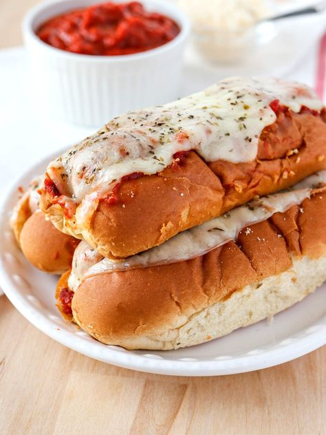 Easy Meatball Subs – Made with hot dog buns, frozen meatballs, marinara, and provolone, these meatball subs are so simple to make and perfect for feeding a crowd. Don’t have a crowd to feed? You can easily adjust this recipe for a smaller group! Hot Subs Sandwiches, Subs Sandwiches Ideas, Easy Meatball Subs, Easy Bbq Meatballs, Subs Sandwiches, Leftover Hot Dog Buns, Meatball Sub Recipe, Bbq Chicken Nachos, Easy Meatball