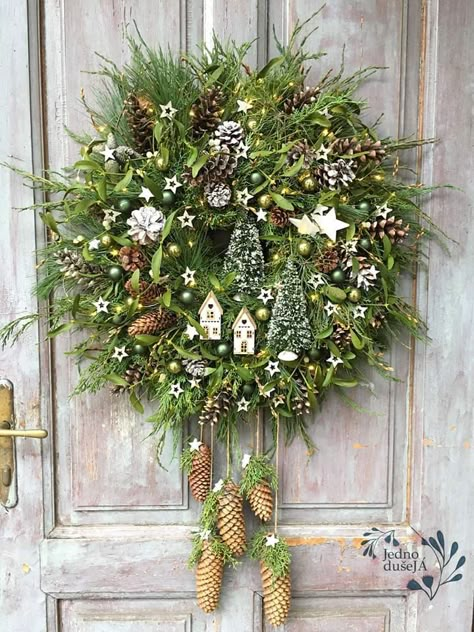 Julkransar Diy, Christmas Flower Arrangements, Xmas Deco, Christmas Door Wreaths, Christmas Interiors, Xmas Wreaths, Christmas Arrangements, Seasonal Wreaths, Christmas Door Decorations