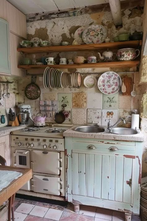 English Cottage Kitchen Ideas, Tiny Cottage Kitchen, English Cottage Kitchens, English Cottage Interiors, Vintage Decorating Ideas, White Kitchen Tiles, Cottagecore Home, Vintage Decorating, Cozy Cottages