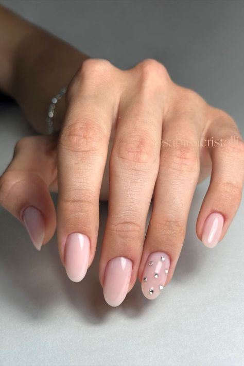 Unghie color nude e Swarovski I Love Nails, Oval Nails, Love Nails, Nude Nails, Gel Nails, Nail Designs, Nail Art, Sparkle, Nails