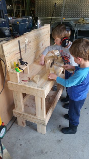 Kids Pallet Workbench: 9 Steps (with Pictures) Pallet Workbench, Toddler Workbench, Wood Workbench, Kids Tool Bench, Kids Workbench, Pallet Kids, Diy Kids Furniture, Kids Workshop, Diy Playground