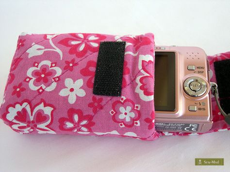 Camera Case Sewing Pattern, Camera Case Pattern, Nice Camera, Camera Pouch, Diy Camera, Mobile Pouch, Scrap Fabric Projects, Small Camera, Camera Cover