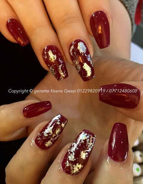 Red With Foil Nails, Red With Gold Flakes Nails, Autumn Foil Nails, Red And Gold Foil Nails, Christmas Foil Nails, Red Nails Gold Foil, Red Nails With Gold Foil, Red Nails With Gold Flakes, Red Foil Nails