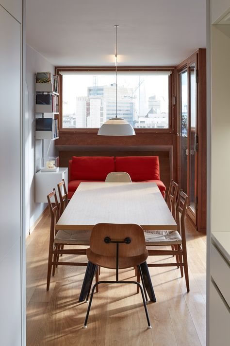 Quinn Architects renovates apartment in London's Brutalist Barbican Estate Barbican Estate, Mid Century Furnishings, Estate Interior, Arch Interior, Flat Interior, London Flat, London Apartment, Minimalism Interior, Zaha Hadid