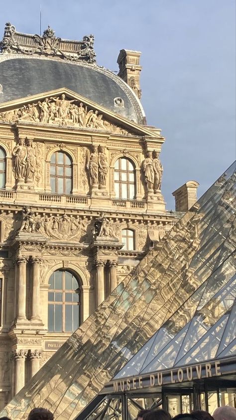 Louvre Museum Aesthetic Wallpaper, Paris Louvre Museum Aesthetic, France Architecture Aesthetic, France Museum Aesthetic, The Louve Paris Aesthetic, Parisian Vibes Aesthetic, Paris Aesthetic Louvre, Paris Aesthetic Museum, Paris Architecture Aesthetic