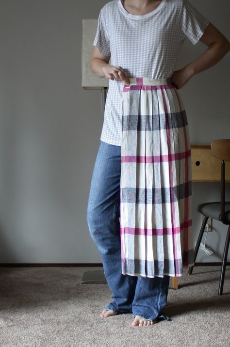 size-up a pleated skirt tutorial Diy Plaid Skirt, Upcycle Pants, Pleated Skirt Tutorial, Thrift Diy, Pleats Pants, Plaid Diy, Skirt Extender, Flannel Skirt, Upcycle Clothing