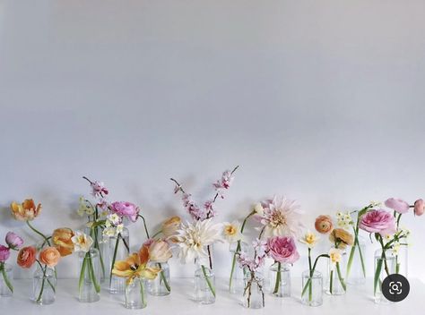 Dahlia Bud Vases, Bud Vases Arrangements, Wildflower Centerpieces, Chinoiserie Wedding, Deco Champetre, Wedding Table Flowers, Minimalist Flowers, Wedding 2025, Wedding Vases