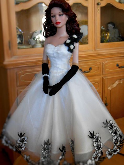 I want that kind of wedding dress but with out the black stuff Accessoires Barbie, Куклы American Girl, Barbie Inspired, Barbie Bride, Chic Chic, Barbie Wedding, Barbie Gowns, Im A Barbie Girl, Beautiful Barbie Dolls