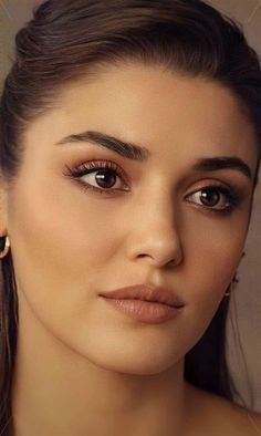 Lana Del Rey Lips, Hande Erçel Makeup, Hd Face, Samantha Pics, Turkish Women Beautiful, Turkish Beauty, Smile Girl, Hande Ercel, Love Makeup