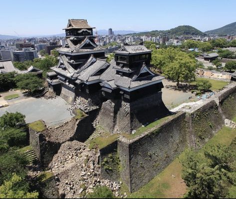 Japanese Fortress, Japanese House Garden, Japanese Houses, Japanese Architecture, East Asian, Japanese House, Tower Bridge, Architecture Building, Fort