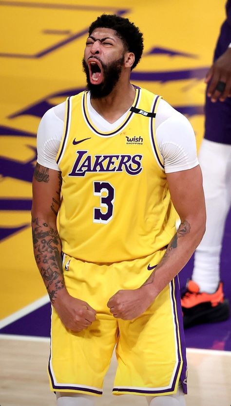 Athletic Wallpaper, Lakers Wallpaper, Lebron James Wallpapers, Basketball Highlights, Trio Halloween Costumes, Nba Wallpapers, Spiderman Pictures, Nba Pictures, Anthony Davis