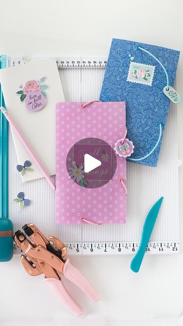 Bea Valint | Scrapbook + DIY on Instagram: "One thing I never miss before holiday trip ☀️ is creating a cute paper folder to organize brochure, photos or journals. ⛱️Find the template at the end of the video! I used pretty papers from my Sketchbook collection 🦋 Find the collection in the @joann_stores and online retailers ! #americancrafts #beavalint #bvsketchbook #madewithjoann #joannstore # scrapbooking #papercrafts #diy #paperfolder" How To Make A Folder With Paper, Papercraft Gift Ideas, Diy Paper Folder, Diy Brochure Ideas, Scrap Journal Ideas, Diy Brochures, Craft Fair Display Table, Bea Valint, Sketchbook Collection