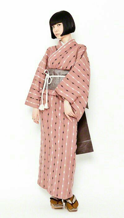 Modern Yukata, Travel Bucket Lists, Orientation Outfit, Japanese Style Clothing, Japan Okinawa, Kyoto Japan Travel, Japanese Traditional Clothing, Modern Kimono, Traditional Japanese Kimono