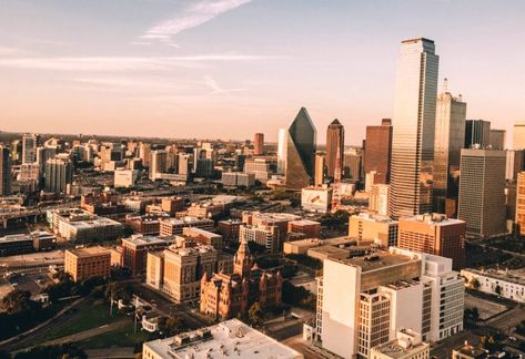 Best Things To Do in Dallas, Texas Places In Dallas, Dallas Murals, Urban Senior Pictures, Dallas Travel, Highland Park Village, Senior Pictures Downtown, Dallas Photography, Visit Dallas, Dallas City