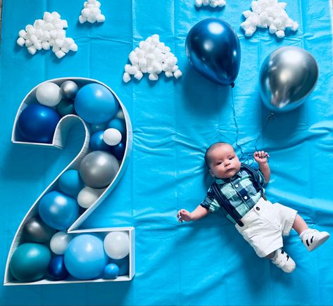 Baby boy photo shoot Creative Monthly Baby Photos, Family Photo Frames Collage, Months Photoshoot, Baby Boy Background, 2 Month Baby, Diy Newborn Photography, One Month Baby, Boy Photo Shoot, Baby Photo Editing