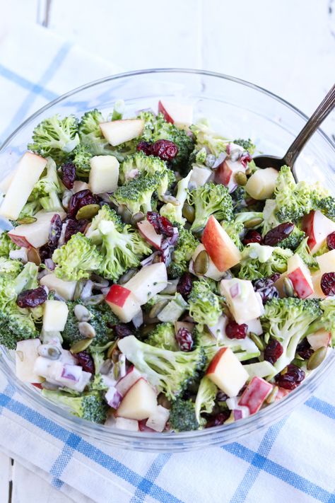 A delicious and lighter broccoli salad recipe. Made with crisp broccoli, honeycrisp apples, pepitas, all tossed in a creamy mayo-based dressing. This salad makes and excellent side dish for everything from BBQ to holiday dinners. Honeycrisp Apple And Broccoli Salad, Apple And Broccoli Salad, Thanksgiving Brisket, Light Broccoli Salad, Brisket Side Dishes, Cheesy Mashed Potato Casserole, Sauteed Yellow Squash, Apple Broccoli Salad, Christmas Beef