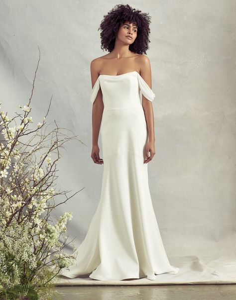 Dress Wedding Outfits, Italian Style Wedding, Simple Wedding Dress Elegant, Sabrina Neckline, Wedding Husband, Wedding Dress Minimalist, Savannah Miller, Gowns Simple, Before Getting Married