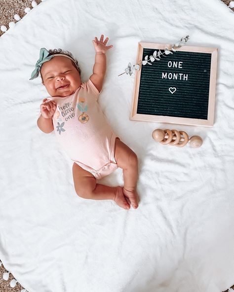 #onemonth #newborn #infant #milestone Monthly Milestone Board Ideas, 1month Photoshoot, Milestone Board, Monthly Pictures, Monthly Milestone, One Month, Board Ideas, Milestones, Little One