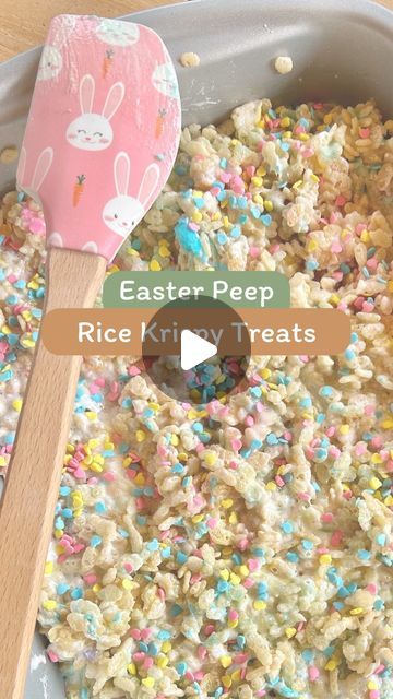 Ashley Rowton on Instagram: "🤎 Easter Peep Rice Krispie Treats are made in one pan and oh-so pretty!  Make these with your kids or for your kids to celebrate Easter this year!

✨ Ingredients:
30 Peeps
6 cups Rice Krispies
8 stick butter
Sea salt
Easter sprinkles

✨ Directions:
Grease 9x13 baking pan.  Place peeps in the bottom to cover pan.  Spread cereal over evenly.  Slice butter into even pats and space over cereal.  Sprinkle with sea salt.  Bake at 350 degrees for 5-10 minutes.  Stir with spatula while still hot.  Top with Easter sprinkles.  Cut into squares.

#EasterTreats #RiceKrispieTreats #Peeps #KidFriendly #EasyRecipe #SpringDesserts #SweetSnack #FamilyFun #EasterCelebration #HomemadeTreats" Peeps Rice Krispie Treats, Rice Crispy Squares, Easter Rice Krispie Treats, Rice Cereal Treats, Stick Butter, Cereal Treats, Spring Desserts, Hot Top, Easter Peeps