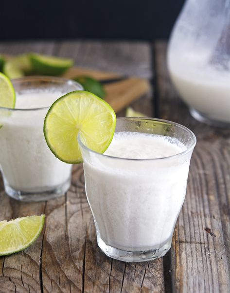 Limonada de Coco (Frozen Coconut Limeade) - crushed ice, full-fat canned coconut milk (I might try with lite), fresh lime juice, granulated sweetener of choice Coconut Limeade, Hot Weather Drinks, Nice Recipes, Colombian Food, Clean Eating Snacks, Yummy Drinks, Healthy Drinks, Coconut Milk, Cocktail Recipes