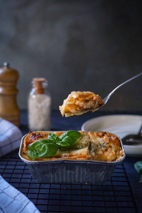 #lasagna #diy #lasagnafoodphotography #foodies #styling Spaghetti Brulee Photography, Lasagna Food Photography, Lasagna Photography Food Styling, Lasagna Photography, Lasagna Food, Food Delivery Packaging, Food Photography Dessert, Amazing Food Photography, Baked Lasagna