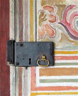 Pictures from Charleston, the Bloomsbury Group’s country retreat in East Sussex Duncan Grant, Vanessa Bell, Bloomsbury Group, Charleston Homes, Door Detail, Country Retreat, Virginia Woolf, Beautiful Doors, East Sussex